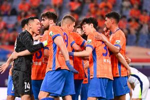 乐鱼体育官网-鲁媒：保级队积极补强&amp;争冠队也没闲着，泰山队夏窗操作需要提速