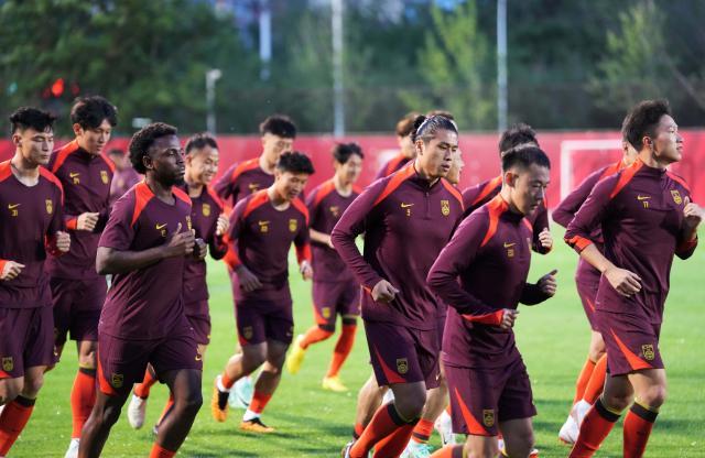 乐鱼体育-国足“初哥”正在蓄力 刘洋寄语亚运队友：大胆表现！