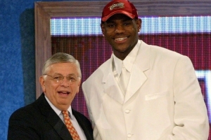 乐鱼体育官网-为何知道联盟对于门面的要求？夸梅：因为和老詹一样我也是状元