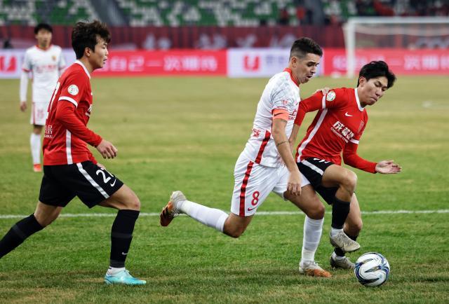 乐鱼体育app-海港提前为争冠亮出底牌 奥斯卡遇娃娃兵小试牛刀