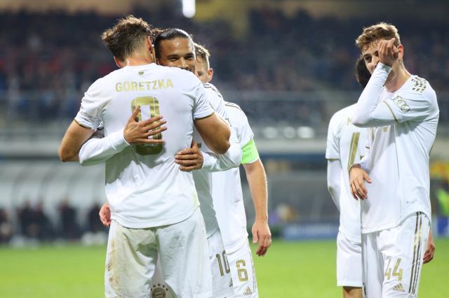 乐鱼体育-拜仁轻松取胜锁定出线 糟心的下半场却又暴露隐忧